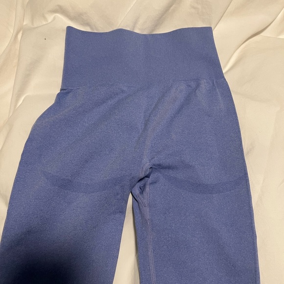 workout leggings with thigh and butt contour - Picture 3 of 3